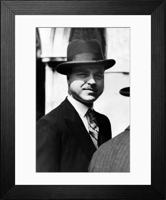 Framed Print : King Edward VIII - Abdicated 10 December 1936 then became the Duke of Windsor Mr Framed Print : King Edward VIII - Abdicated 10 December 1936 then became the Duke of Windsor Mr