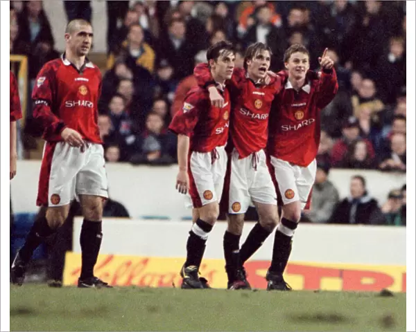 Football - Manchester Uniteds David Beckham with Gary Neville