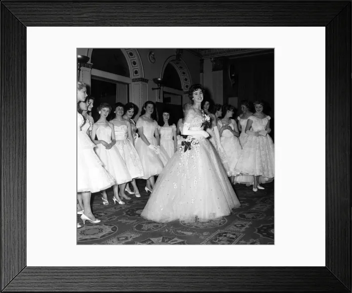Framed Print : Daily Mirror Debutants Ball 1958 at the Dorchester Hotel in London, 7th May 1958