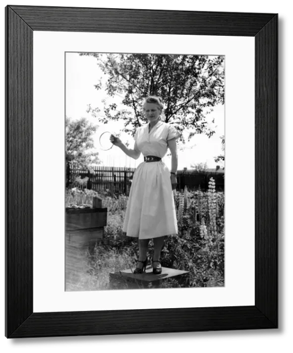 Framed Print : Ethel Granger shows off her 14 inch waist, the smallest in the world
