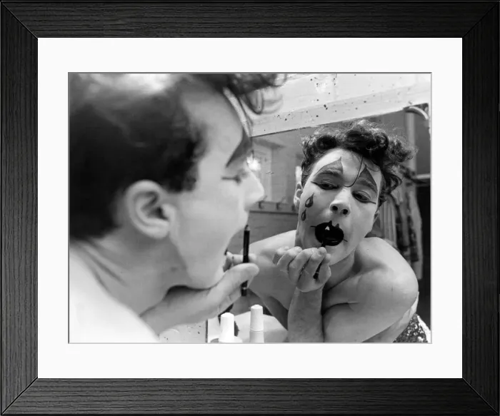 Framed Print : A circus clown painting painting on his face, 26th September 1983 Framed Print : A circus clown painting painting on his face, 26th September 1983