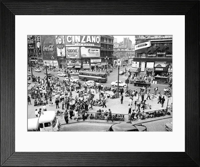 Framed Print : Tourists in Piccadilly, London, 10th August 1969 Framed Print : Tourists in Piccadilly, London, 10th August 1969