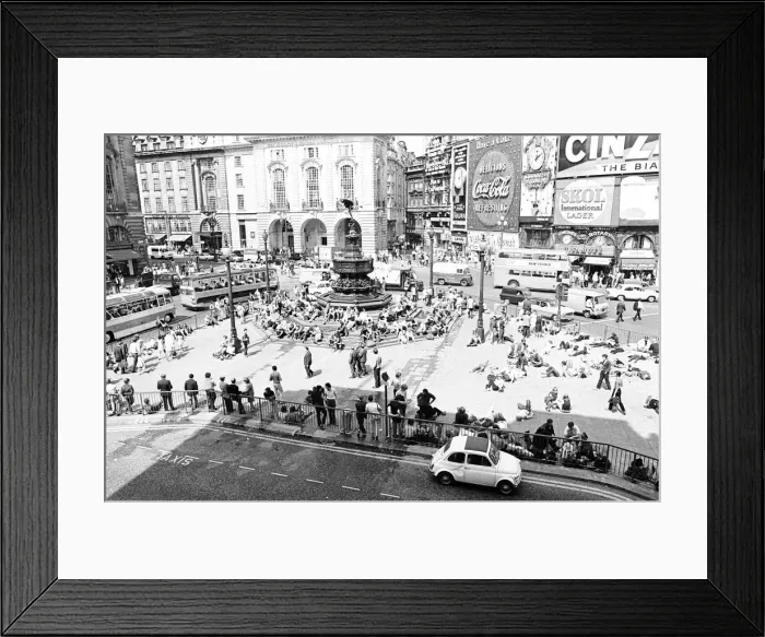 Framed Print : Tourists in Piccadilly, London, 10th August 1969 Framed Print : Tourists in Piccadilly, London, 10th August 1969
