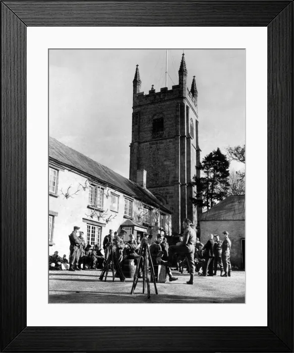 Framed Print : The 400 year old antique Royal Oak Inn, nestling under the rustic shadow of the village Framed Print : The 400 year old antique Royal Oak Inn, nestling under the rustic shadow of the village