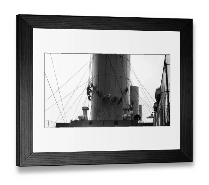 Framed Print : White Star Line liner RMS Olympic, sistership of the ill fated Titanic seen here having