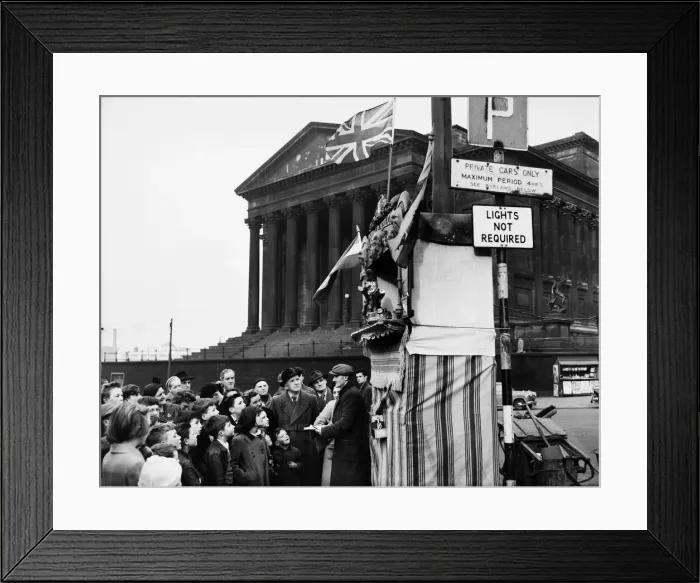 Framed Print : Punch and Judy Theatre, Lime Street, Liverpool 7th January 1957 Framed Print : Punch and Judy Theatre, Lime Street, Liverpool 7th January 1957