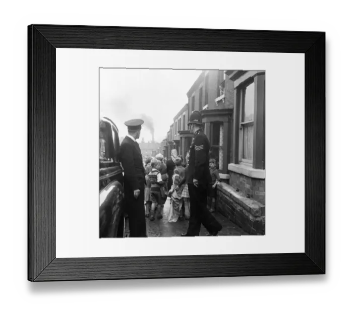 Framed Print : White Maharanee of Jodhpur, the wife of the Maharajah, is at her brothers house in