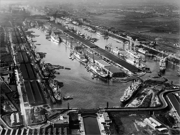 Aerial view showing London docks in the East, 1951