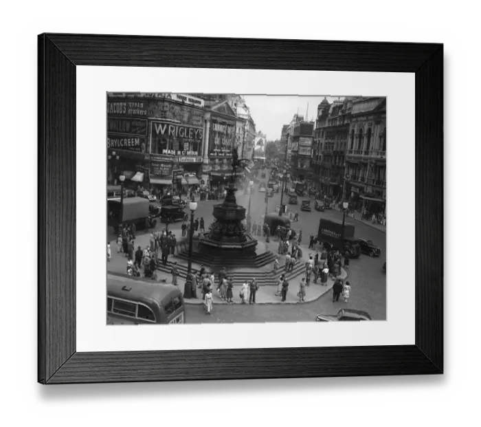 Framed Print : Eros, Statue, Piccadilly, London, 31st July 1950 Framed Print : Eros, Statue, Piccadilly, London, 31st July 1950