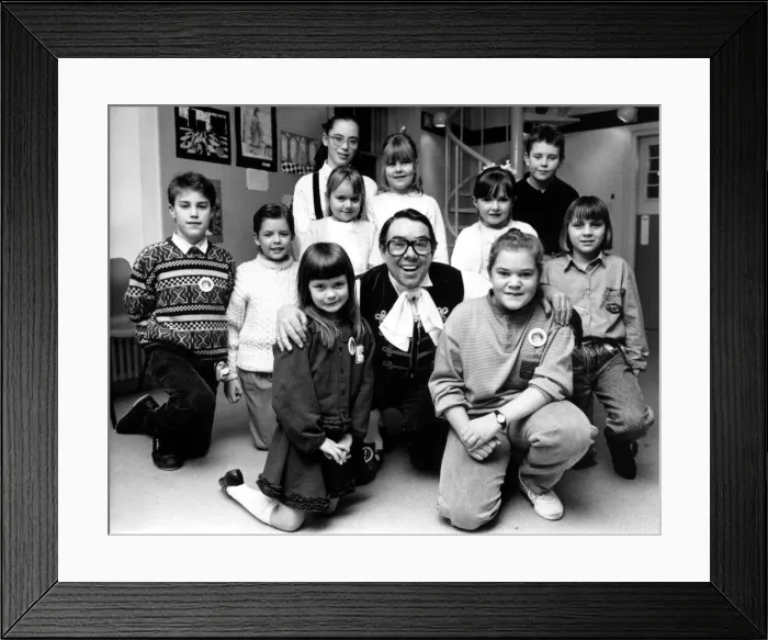 Framed Print : Ronnie Corbett, who was starring in pantomine in Newcastle Framed Print : Ronnie Corbett, who was starring in pantomine in Newcastle
