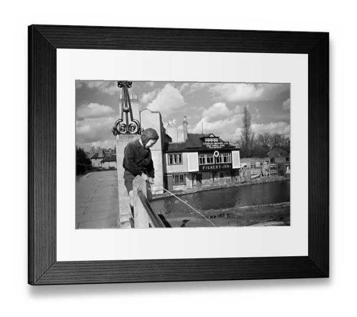 Framed Print : A young boy fishing in the Grand Union canal at Boxmoor, Hertfordshire. Circa 1945