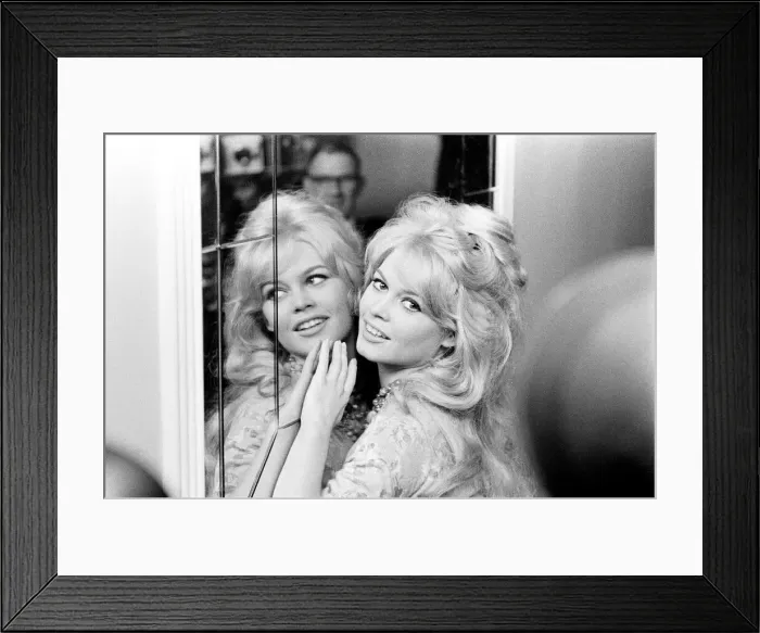 Framed Print : Brigitte Bardot, arrives in London, Thursday 9th April 1959
