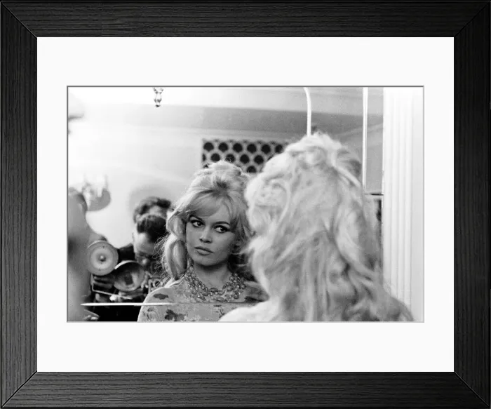 Framed Print : Brigitte Bardot, arrives in London, Thursday 9th April 1959