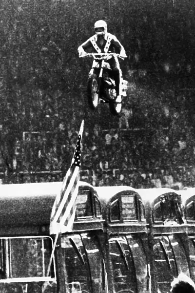 Evel Knievel American motorcycle stuntman daredevil 1975 leaping over buses at