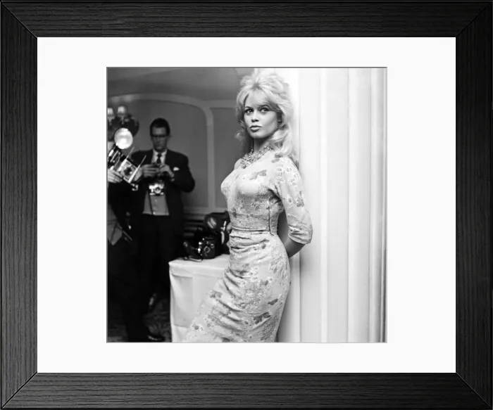 Framed Print : French film actress Brigitte Bardot in England to make a new film Framed Print : French film actress Brigitte Bardot in England to make a new film
