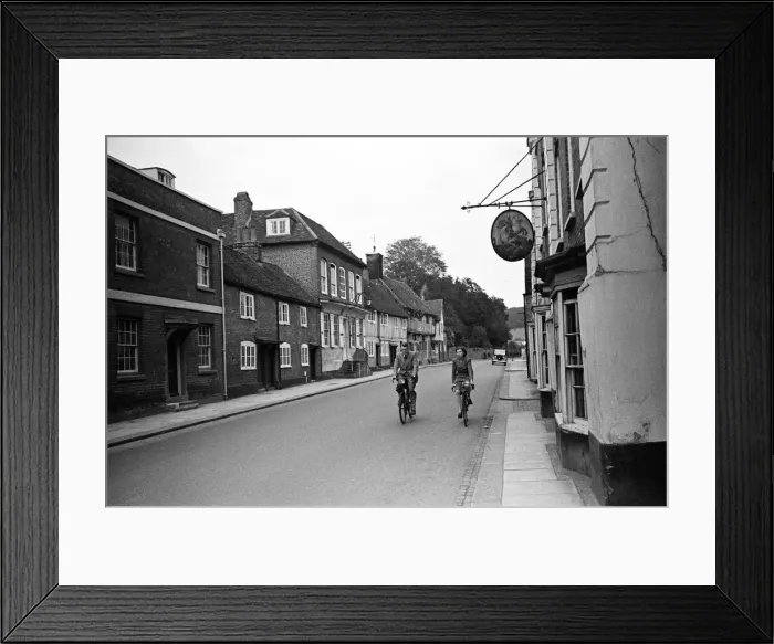 Framed Print : Views of the High Street, West Wycombe. Circa 1945 Framed Print : Views of the High Street, West Wycombe. Circa 1945
