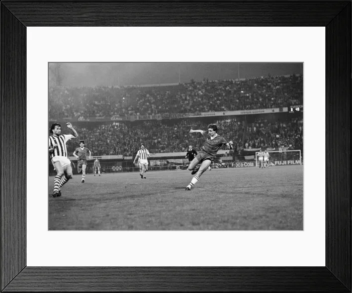 Framed Print : European Cup Winners Cup Final. Rotterdam, Holland. Everton 3 v Rapid Vienna 1 Framed Print : European Cup Winners Cup Final. Rotterdam, Holland. Everton 3 v Rapid Vienna 1