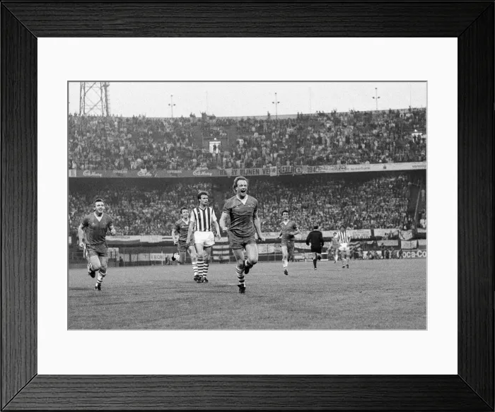 Framed Print : European Cup Winners Cup Final. Rotterdam, Holland. Everton 3 v Rapid Vienna 1 Framed Print : European Cup Winners Cup Final. Rotterdam, Holland. Everton 3 v Rapid Vienna 1