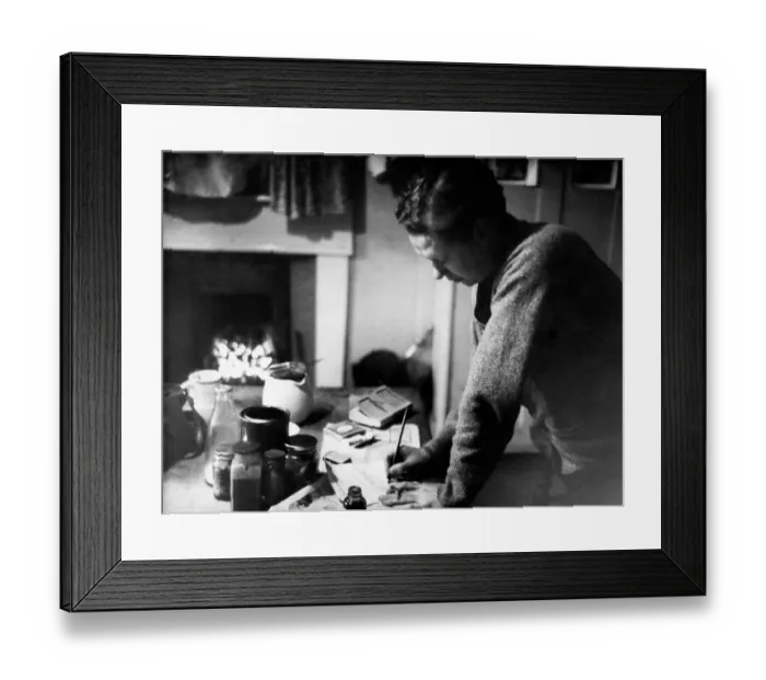 Framed Print : Poet Dylan Thomas pictured at his flat in Chelsea, London, 1945