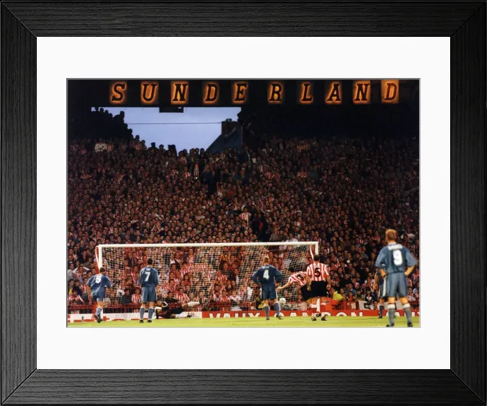 Framed Print : Sunderland 1 -2 Newcastle Premiership match held at Roker Park. 4th September 1996 Framed Print : Sunderland 1 -2 Newcastle Premiership match held at Roker Park. 4th September 1996