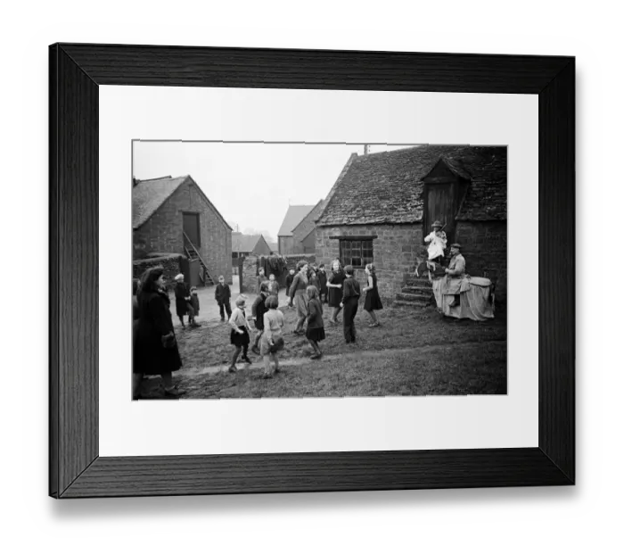 Framed Print : Villagers dance to the Ilmington Fiddler, Warwickshire. Circa 1945 Framed Print : Villagers dance to the Ilmington Fiddler, Warwickshire. Circa 1945