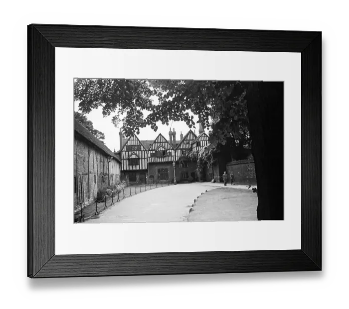 Framed Print : Cheyneys Court in Winchester, Circa 1945 Framed Print : Cheyneys Court in Winchester, Circa 1945