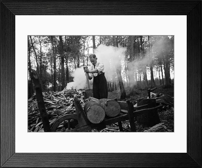Framed Print : Chair bodgers working in West Wycombe, Buckinghamshire. Bodging is a traditional Framed Print : Chair bodgers working in West Wycombe, Buckinghamshire. Bodging is a traditional
