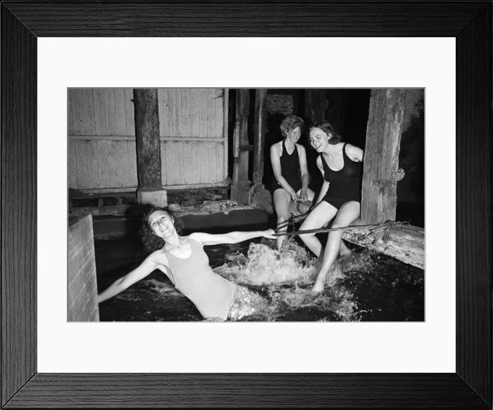 Framed Print : The Winchester City Mill is a restored water mill situated on the River Itchen in Framed Print : The Winchester City Mill is a restored water mill situated on the River Itchen in