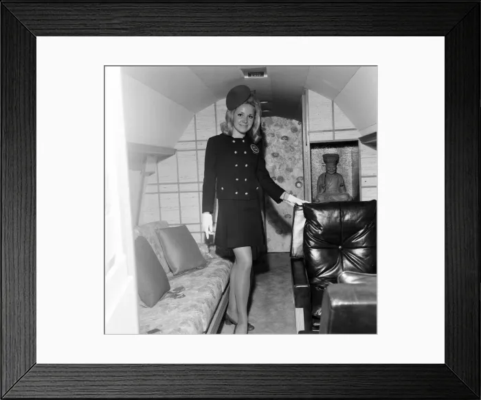 Framed Print : Frank Sinatra, flies into London Gatwick Airport, on his personal Gulf stream jet Framed Print : Frank Sinatra, flies into London Gatwick Airport, on his personal Gulf stream jet