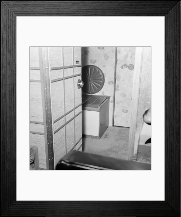 Framed Print : Frank Sinatra, flies into London Gatwick Airport, on his personal Gulf stream jet Framed Print : Frank Sinatra, flies into London Gatwick Airport, on his personal Gulf stream jet