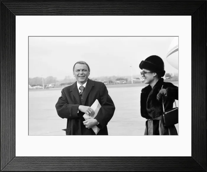 Framed Print : Frank Sinatra, flies into London Gatwick Airport, on his personal Gulf stream jet Framed Print : Frank Sinatra, flies into London Gatwick Airport, on his personal Gulf stream jet