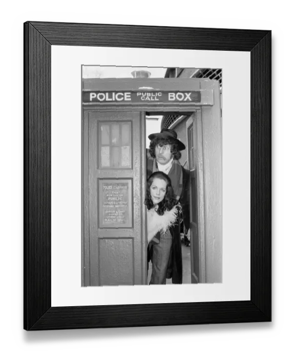 Framed Print : Doctor Who, actor Tom Baker - the 4th Doctor - pictured with fellow Time Lord Romana