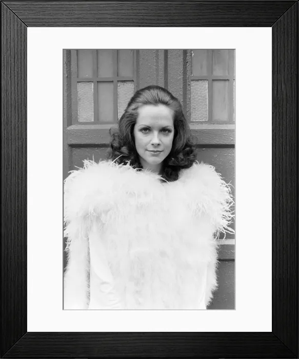 Framed Print : Doctor Who, actor Tom Baker - the 4th Doctor - pictured with fellow Time Lord Romana