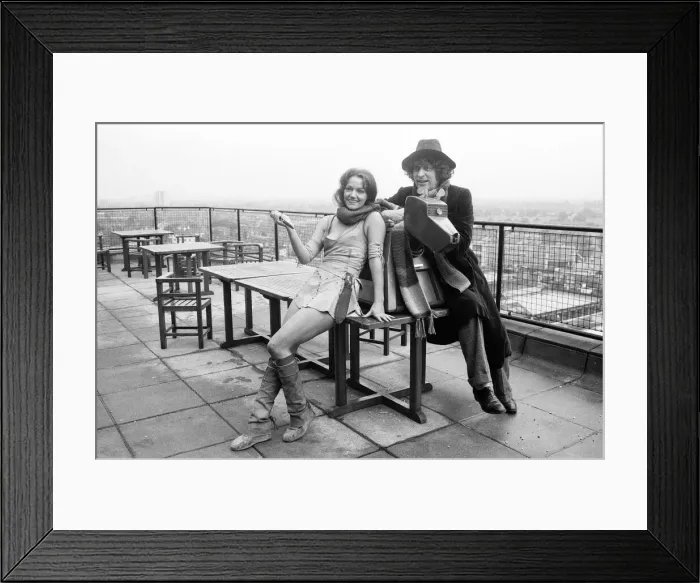 Framed Print : Doctor Who, actor Tom Baker - the 4th Doctor - pictured with assistant Leela played by