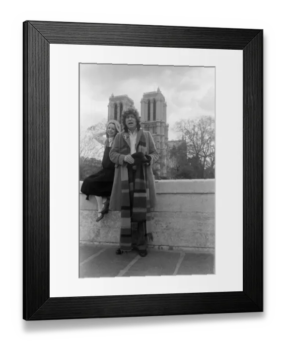 Framed Print : Doctor Who, actor Tom Baker - the 4th Doctor - pictured with fellow Time Lord Romana