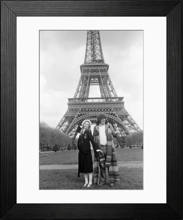 Framed Print : Doctor Who, actor Tom Baker - the 4th Doctor - pictured with fellow Time Lord Romana