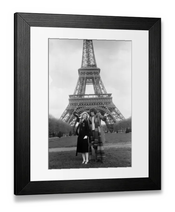 Framed Print : Doctor Who, actor Tom Baker - the 4th Doctor - pictured with fellow Time Lord Romana