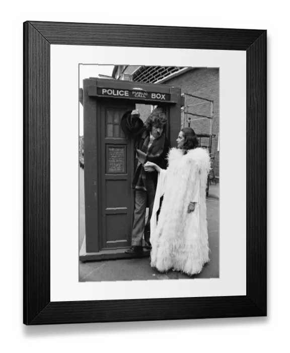 Framed Print : Doctor Who, actor Tom Baker - the 4th Doctor - pictured with fellow Time Lord Romana