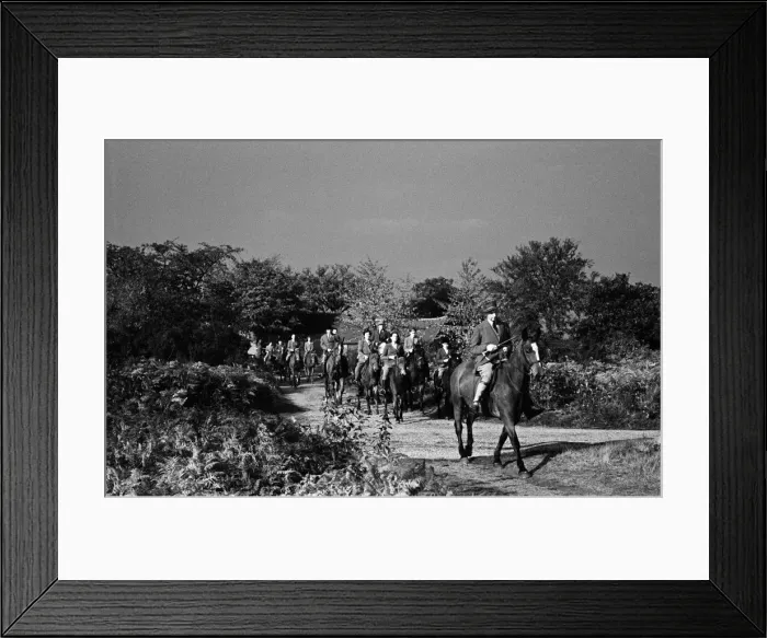 Framed Print : Cross country horse riding in Beaconsfield, Buckinghamshire. Circa 1946 Framed Print : Cross country horse riding in Beaconsfield, Buckinghamshire. Circa 1946