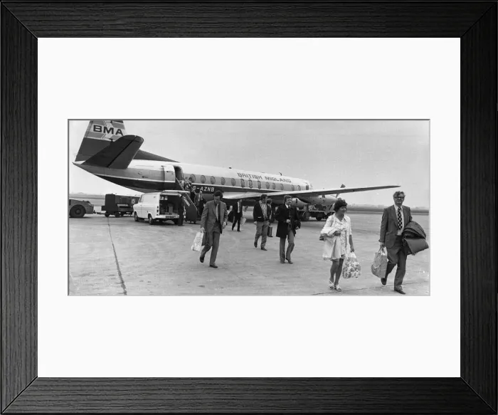 Framed Print : Passengers disembarking from a British Midlands Airlines Vickers Viscount aircraft Framed Print : Passengers disembarking from a British Midlands Airlines Vickers Viscount aircraft