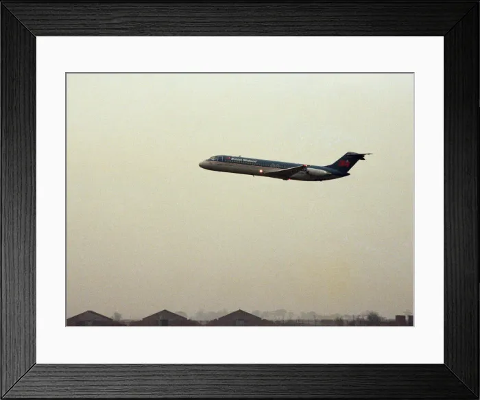 Framed Print : British Midland operated a comemerative flight to Teesside Airport to mark its last DC9 Framed Print : British Midland operated a comemerative flight to Teesside Airport to mark its last DC9
