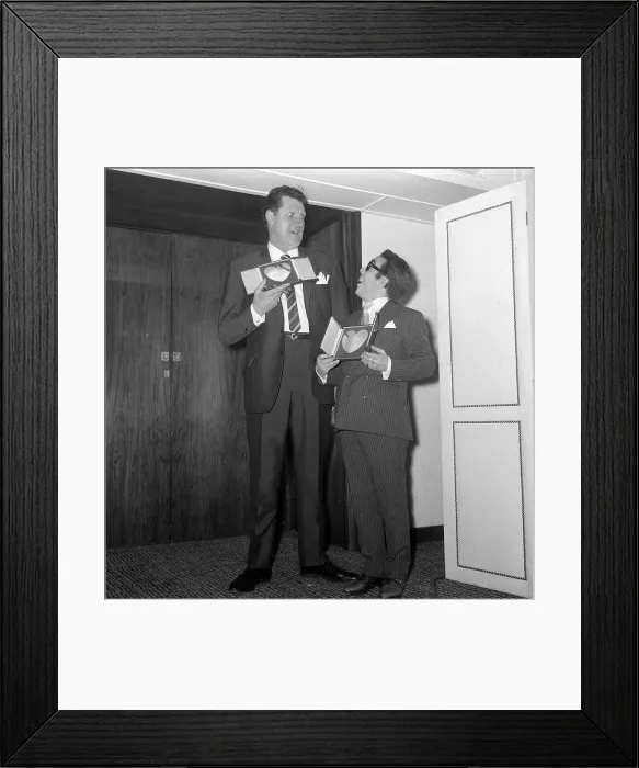 Framed Print : Variety Club of Great Britain awards. Tommy Cooperlooks down to Ronnie Corbett Framed Print : Variety Club of Great Britain awards. Tommy Cooperlooks down to Ronnie Corbett