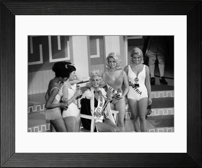 Framed Print : Miss World Competition, Lyceum Ballroom, London, Friday 19th November 1965 Framed Print : Miss World Competition, Lyceum Ballroom, London, Friday 19th November 1965
