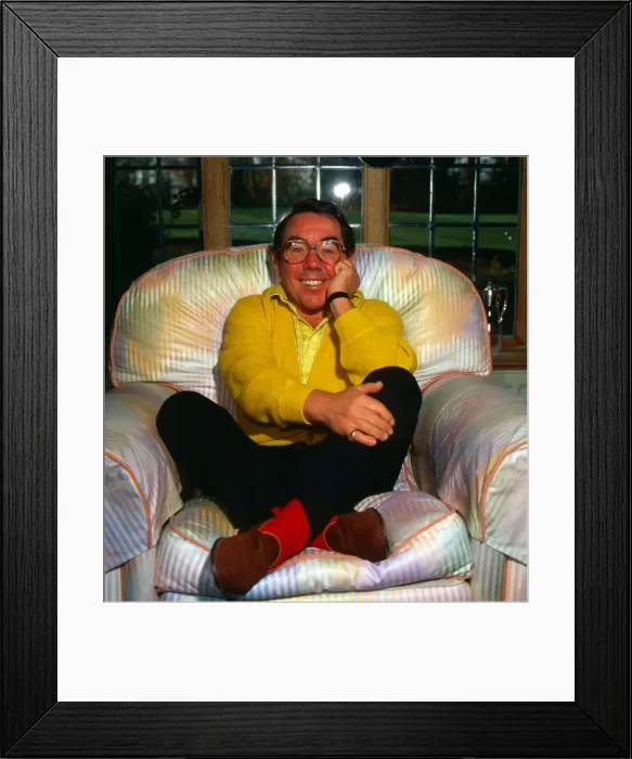 Framed Print : Ronnie Corbett at home on armchair March 1987 Framed Print : Ronnie Corbett at home on armchair March 1987