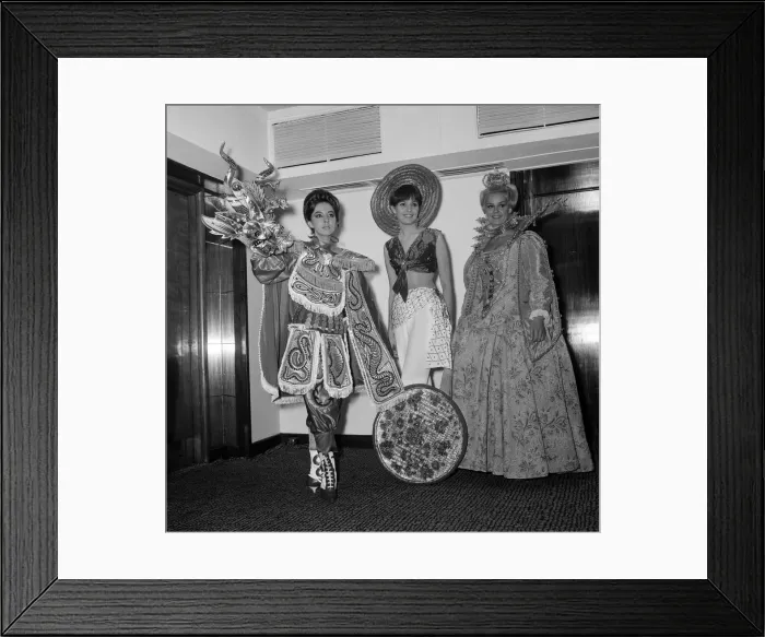 Framed Print : Miss World Contestants, attend Variety Club of Great Britain Framed Print : Miss World Contestants, attend Variety Club of Great Britain