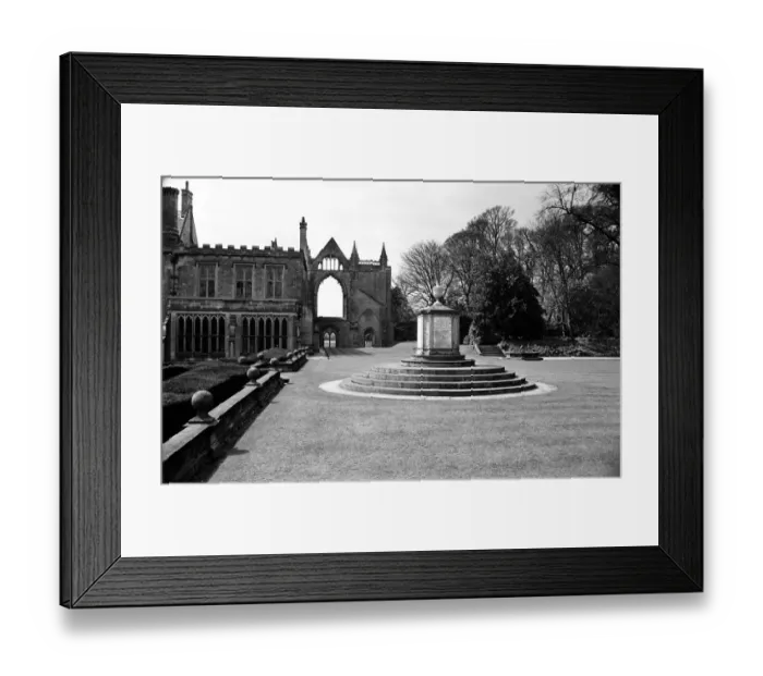 Framed Print : The tomb of Boatswain, Lord Byrons dog, at Newstead Abbey Framed Print : The tomb of Boatswain, Lord Byrons dog, at Newstead Abbey