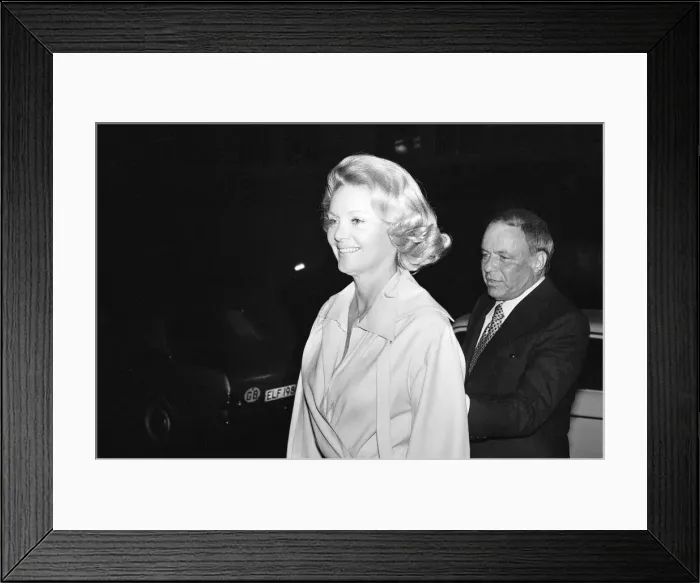 Framed Print : Frank Sinatra & Barbra Marx, Claridges Hotel, London, 15th May 1975 Framed Print : Frank Sinatra & Barbra Marx, Claridges Hotel, London, 15th May 1975