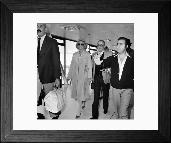 Framed Print : Frank Sinatra and wife Barbara, London Heathrow Airport, Sunday 17th September 1978 Framed Print : Frank Sinatra and wife Barbara, London Heathrow Airport, Sunday 17th September 1978