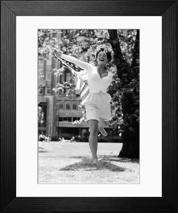 Framed Print : Nicola Bryant, actress, who will star in Doctor Who, as his - 25th - assistant Peri Framed Print : Nicola Bryant, actress, who will star in Doctor Who, as his - 25th - assistant Peri