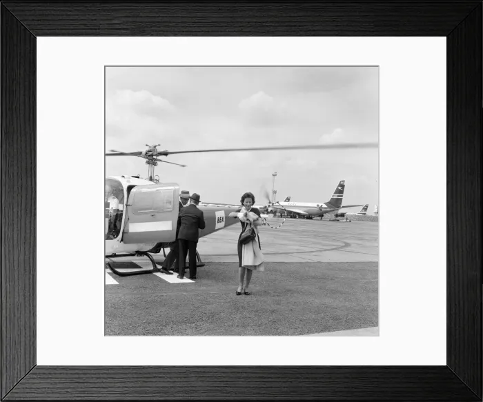 Framed Print : Frank Sinatra, London Heathrow Airport, 17th June 1962